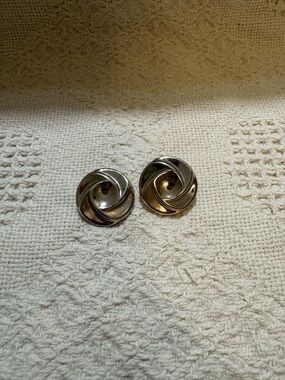 Avon Vintage Classic Silver-Tone Swirl Earrings
